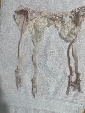 Maidenform Pale Pink Lace Garter Belt